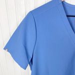 FIGS Catarina One Pocket Scrub Top Ceil Blue Women's Size Medium FW1000 Nursing Photo 2