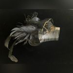 Vintage Elegant Feather Black and Gold Hair Comb Photo 3