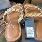 Universal Threads New with tags, universal thread 7 1/2 beige sandals. The name is Hilda sandals. Photo 0