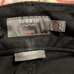 Torrid  size 12R black distressed super soft jegging stretch three button closure Photo 3
