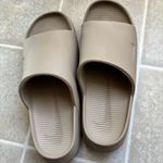 Nike Beige Sandals Photo 2