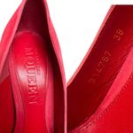 Alexander McQueen AUTHENTIC RED PUMPS HEELS CRYSTAL SKULL SUEDE RARE US 8/38 Photo 4