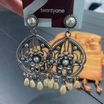 Twenty One Earrings Photo 0