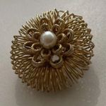 Vintage Gold Tone Flower Pearl Brooch Pin Round sprin Elegant Statement Sz 1” Photo 6