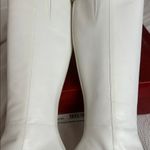 Arturo Chiang Alana White city Knee Photo 5