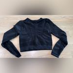 Cropped long sleeve black athletic top MEASUREMENTS Size undefined Photo 3