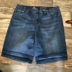 Liz Claiborne  Everyday Ease Denim Shorts.  Waist 20-22. Length 22. Size 16W Photo 0