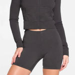 SKIMS  outdoor bike shorts in ash grey Photo 0