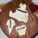 Vtg. 80s/90s Lot of 3 Pins Brooches Glossy Ice cream Girl Teddy Bear And Apple Photo 2