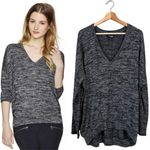 Wilfred Aritzia  Free Devinette V-Neck Sweater Pullover Women's Large Gray Cozy Photo 1