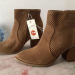 Taupe Ankle Boots, Size 7 1/2 Tan Photo 0