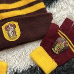 Gryffindor Hat and Gloves Set Photo 2