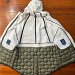 UAS Under Armour Sportswear
Colorblock Quilted Technical Parka
Jacket Sz M White Size M Photo 11