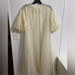 Vanity Fair 𝅺 negligee of cream nylon w/ lace neckline Short Sleeve Robe Vintage Photo 1