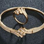 Elegant 18k Gold Photo 0