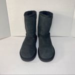 UGG Women's  Classic Short II Sheepskin Boots 1016223 - Black Sz 6 EUC Warm Cute Photo 2