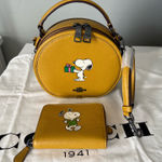 Coach X Peanuts Canteen Crossbody With Snoopy Present Motif And Matching Wallet Photo 0