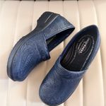 Easy Street Floral Easy Works by  Lyndee slip-resistant clogs 8.5 women’s Photo 1