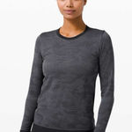 Lululemon  Swiftly Breathe Long Sleeve Size 4 Photo 0