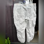 JM Collection  Women's Pants Size 12 White Cotton Spandex Cropped. Capri Photo 1