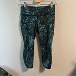 Lululemon  Run: Top Speed Crop *Full-On Luxtreme
Floral Backdrop Blue Denim Multi Photo 4