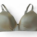 SKIMS  Wireless Form Push Up Bra Size 40DD in Talc Photo 1