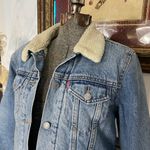 Levi's  Premium Ex-Boyfriend Sherpa Trucker Denim Jacket - Sz Med 🧡🎀 Photo 4