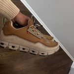 on cloud On-running s Photo 2