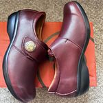 Propet Propét Women's Autumn Clog in Chocolate/Burgundy Photo 5