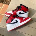 Nike Jordan 1 Mids Photo 2