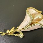 Vintage Unsigned Pale Pink Enamel Faux Pearl Calla Lily Flower Brooch 20g. Gold Photo 1