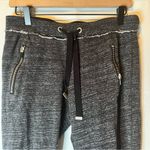 Kensie Gray Capri Joggerwith Tapered legs and Elastic Waistband Photo 2