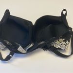 Wacoal  853191 Embrace Lace T-shirt Bra Lined Foam Cups UW Size 38D Black White‎ Photo 4