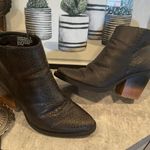 Very G Snakeskin Faux Leather Ankle Boots Stacked Heels  Size 8. Photo 2