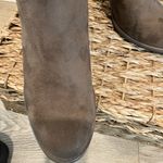 White Mountain  round toe elastic on side for easy pull on Photo 5