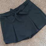 Haute Monde Pleated Black Tie Waist Skort Size Large Photo 1