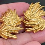 Monet Vintage  Signed Gold-tone Wheat Spray Rope Feather Clip On Earrings Photo 10