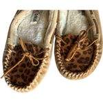 Minnetonka Womens Buckle Leopard Sally Moccasin Leather Slippers - Sz 7 Photo 3