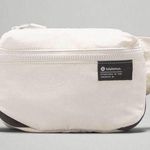 Lululemon Clean Lines Belt Bag 2L - White Opal Photo 0