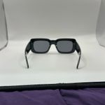 Black square sunglasses Photo 2