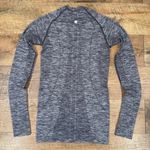 Lululemon Run: Swiftly Tech Long Sleeve Crew
Space Dye Heathered Going Grape Photo 10
