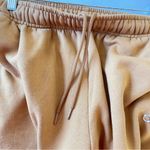 Alo Yoga  Accolade Straight Leg Sweatpants Gold Toffee Size Medium Photo 6