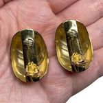 Vintage Unsigned Gold Tone & Enamel Clip On Earrings Statement Classic Photo 4