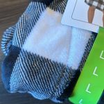 Buffalo checkered cozy plush robe size large White Photo 2