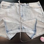 Torrid Button Fly Mom Jean Premium Classic Denim Mid-Rise Shorts Light Wash 24 Photo 11