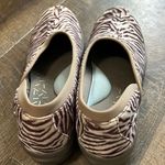 Bzees  Fusion Zebra Slip On Casual‎ Comfort Washable Women's Shoes Sz.11 W Photo 3