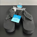 NWT Women's Black and White Flip Flops Sz 5/6 Photo 2