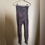 Lululemon Hug your Core Super High-Rise Tight 28" Sz 8
Dark Chrome Multi Revers Photo 5