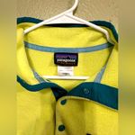 Patagonia yellow fleece with green details Photo 1