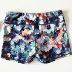 American Eagle NWT Floral Multicolor Mid Rise Stretch Gym Athletic Shorts M Photo 1